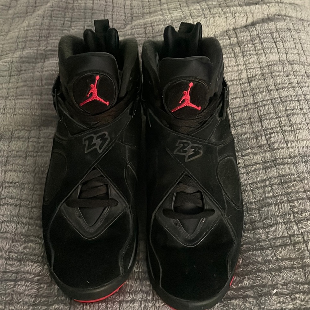 Selling my cement grey air Jordan 8’s only wore them once. I’m asking $200